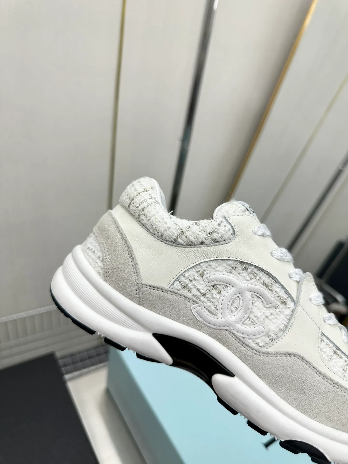 👟👟Ex-factory price 480 👟👟 Women's Shoe Factory Chanel Chanel - 2023 Counter Top Casual Sports Shoes This classic design; the upper is electro-embroidered with a variety of techniques; the outsole is fashionable and sporty; it is extraordinary and incorporates a variety of color matching elements... The diversified mix and match is very beautiful and versatile, and can be used for leisure, fashion, sports and outdoor... ꫛꫀꪝ Go➫ Material: ❶The upper is made of: original imported mercerized velvet + double-layer breathable mesh ❷The inner lining is made of: the original imported breathable mesh ❸The outsole is based on: original T👟👟factory price U combination outsole. Counter boutique packaging complete set for women 35–41 and men 38-46